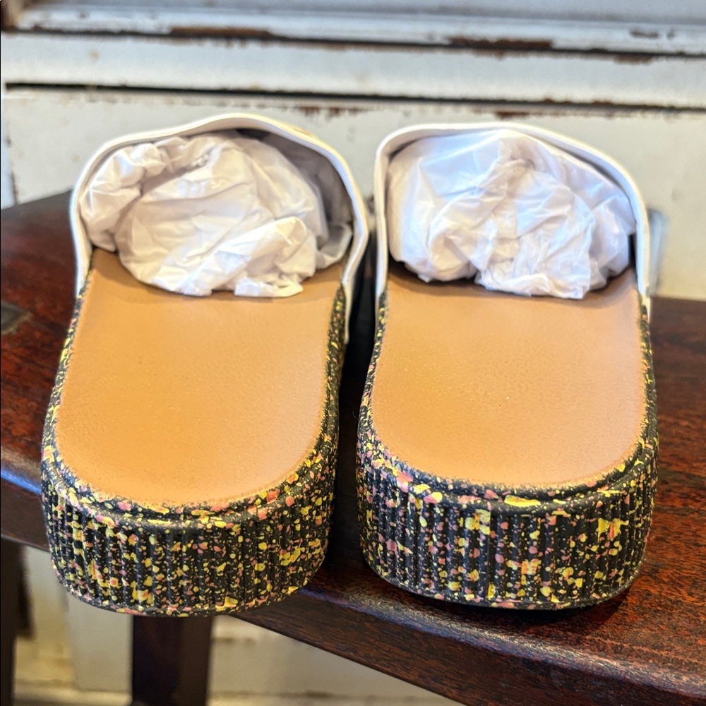 Sandals Feature A Large Gold Interlocking Large L… - image 5